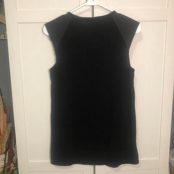 BCBG MAXAZRIA black sleeveless top - Picture 4 of 4